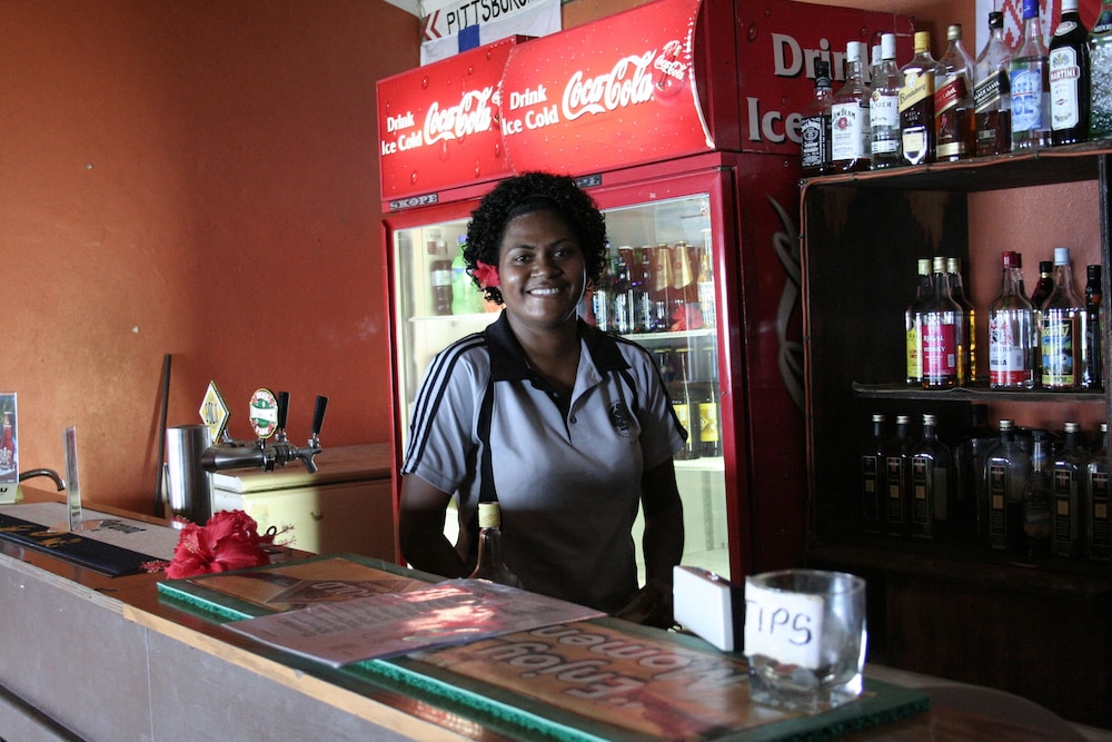 ratu kini backpackers and dive resort