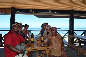 ratu kini backpackers and dive resort