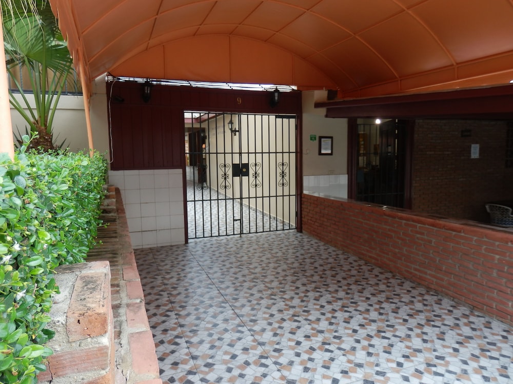 hotel garant and suites