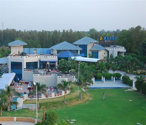 Dee Marks Hotel & Resorts,New Delhi>>Delhi,3 star