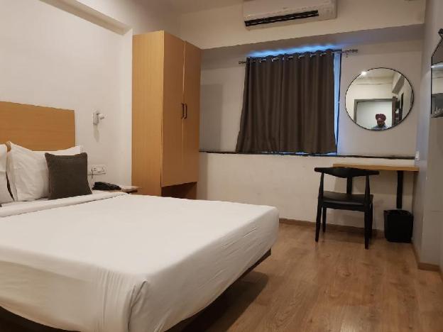 hotel singhs international