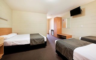 Nightcap At Dalrymple Hotel,Garbutt>>Cluden,3 star