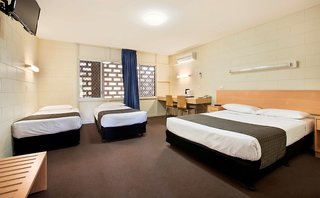 Nightcap At Dalrymple Hotel,Garbutt>>Cluden,3 star