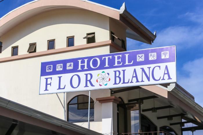 hotel flor blanca