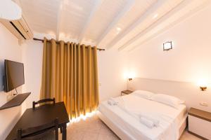 Hotel Mariksel,Ksamil>>Borsh,3 star