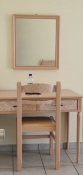 Artemis Hotel,Eretria>>Amarinthos,2 star