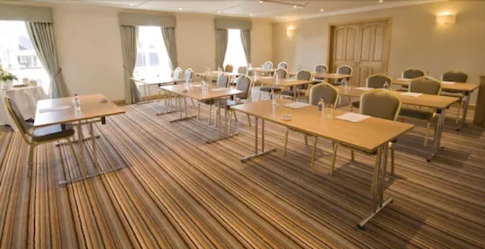 bracken court hotel