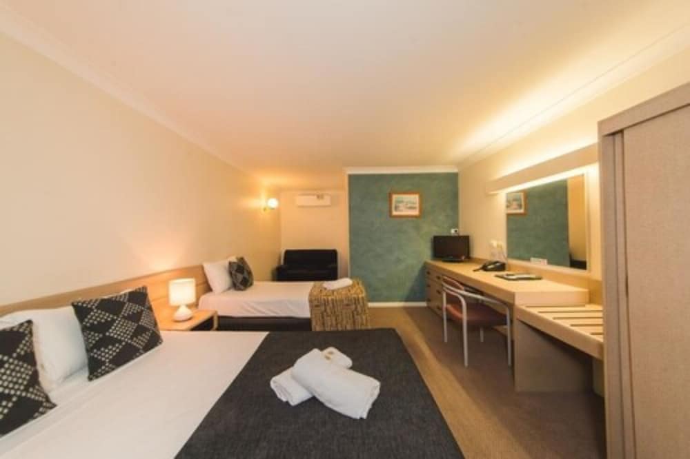 hampton villa motel