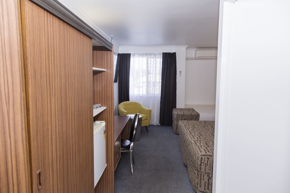 hampton villa motel