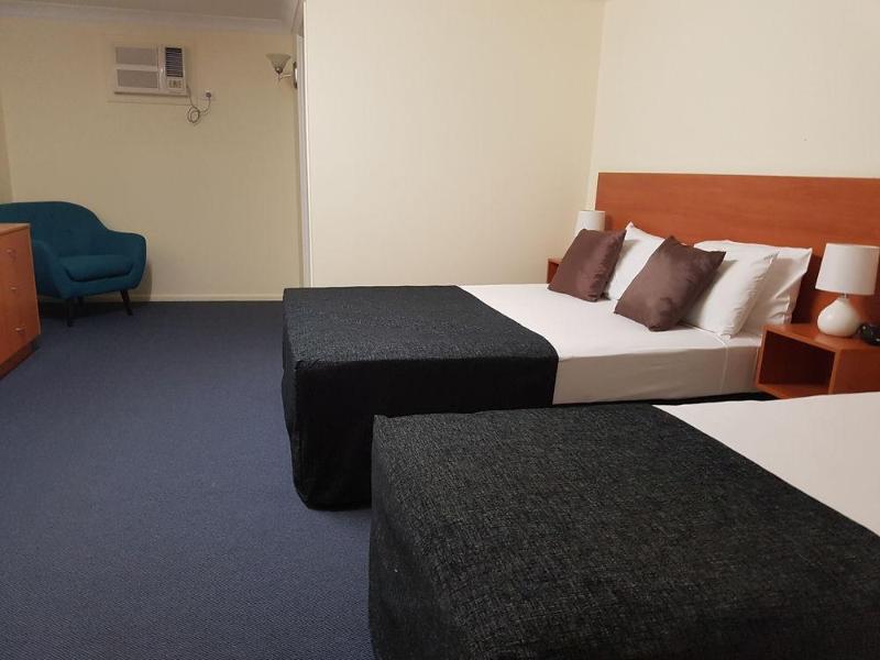 hampton villa motel