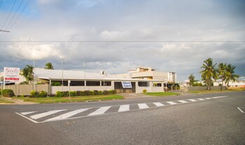 hampton villa motel