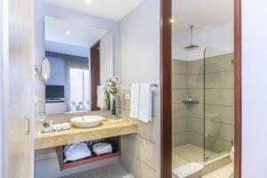 Cosmos 100 Hotel & Centro De Convenciones,Near La Castellana National Theater,5 star