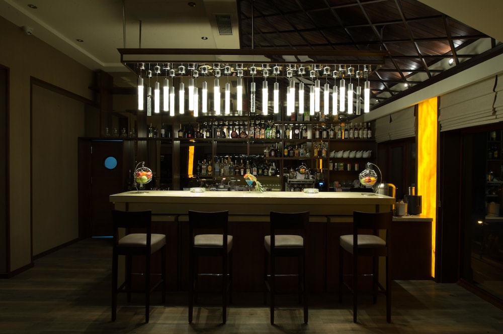 boulevard side hotel
