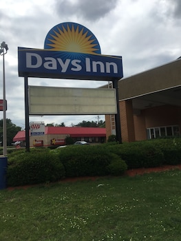 days inn by wyndham breezewood