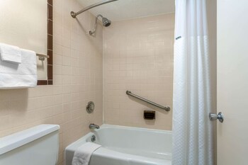 days inn by wyndham breezewood