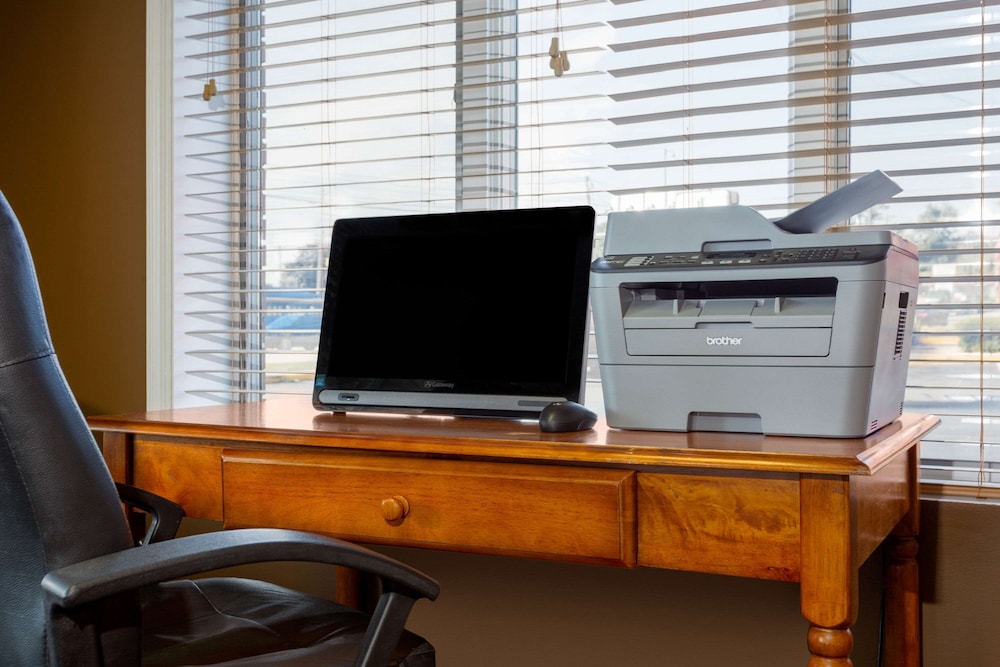 days inn by wyndham breezewood