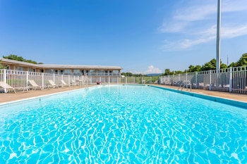 days inn by wyndham breezewood