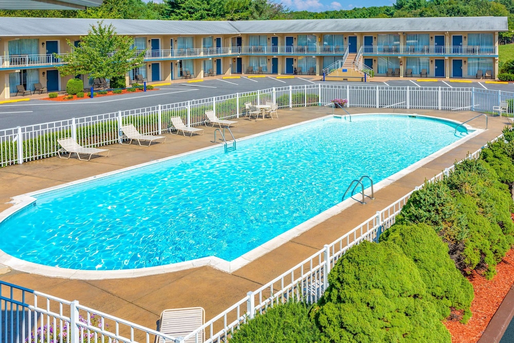 days inn by wyndham breezewood