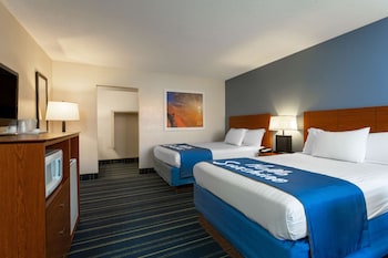 days inn by wyndham breezewood