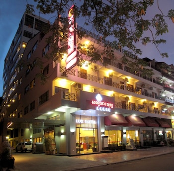lux riverside hotel and apartment