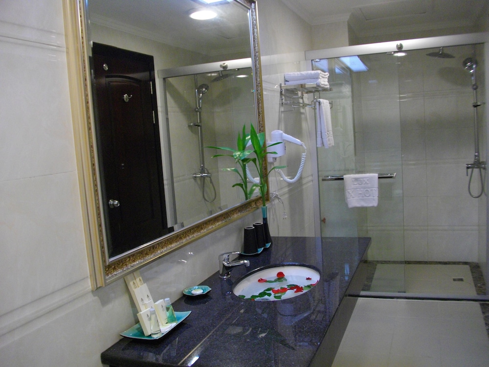 lux riverside hotel and apartment