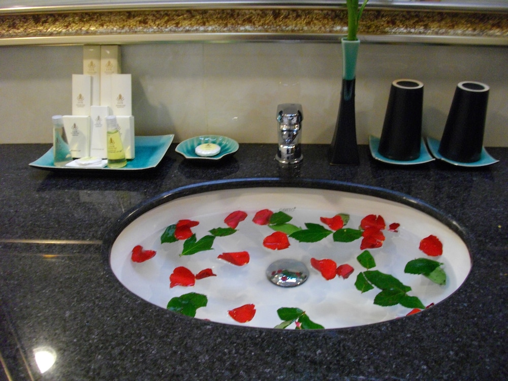 lux riverside hotel and apartment