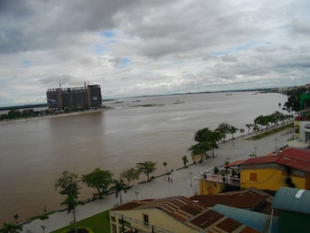 lux riverside hotel and apartment