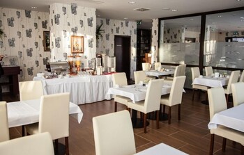 ezusthid hotel