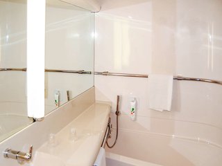 ibis styles marseille provence aeroport