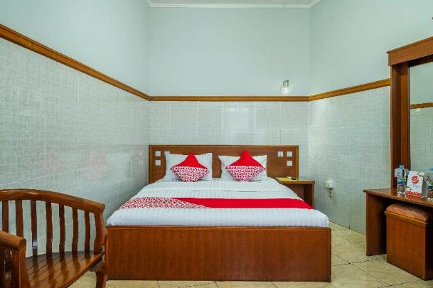 collection o kebon jeruk near taman balai kota