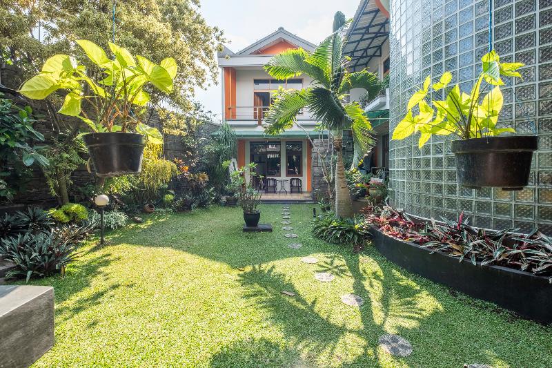 collection o kebon jeruk near taman balai kota