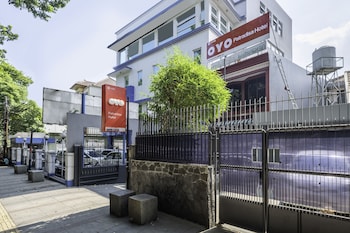 collection o kebon jeruk near taman balai kota