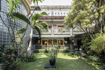 collection o kebon jeruk near taman balai kota