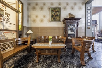 collection o kebon jeruk near taman balai kota