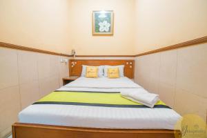 collection o kebon jeruk near taman balai kota