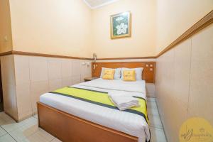 collection o kebon jeruk near taman balai kota