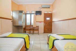 collection o kebon jeruk near taman balai kota