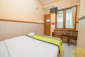 collection o kebon jeruk near taman balai kota