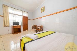 collection o kebon jeruk near taman balai kota