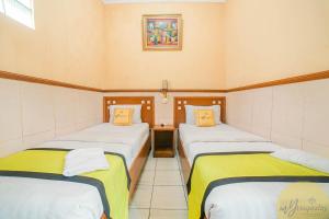 collection o kebon jeruk near taman balai kota