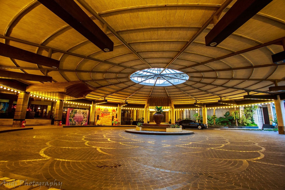 crown victoria hotel tulungagung