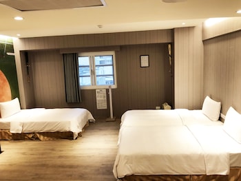 la hotel baseball theme hall