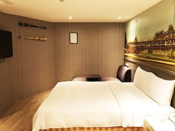 la hotel baseball theme hall