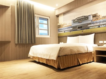 la hotel baseball theme hall