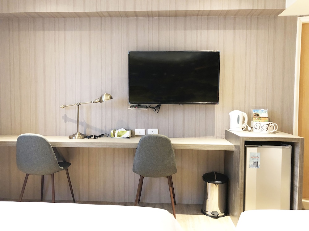 la hotel baseball theme hall