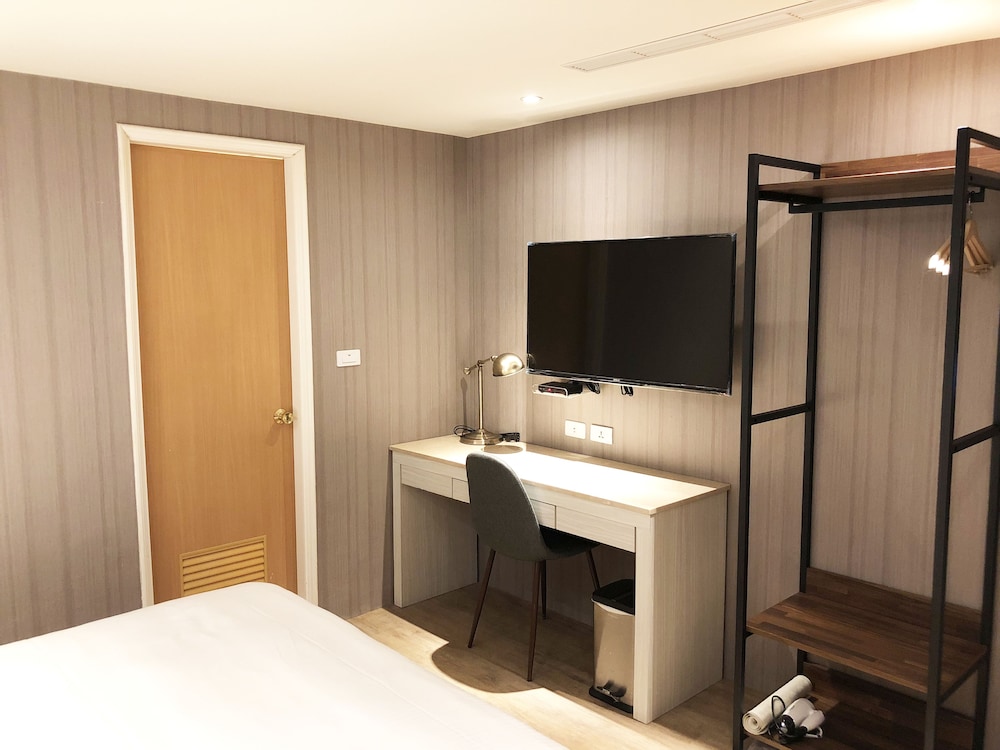 la hotel baseball theme hall