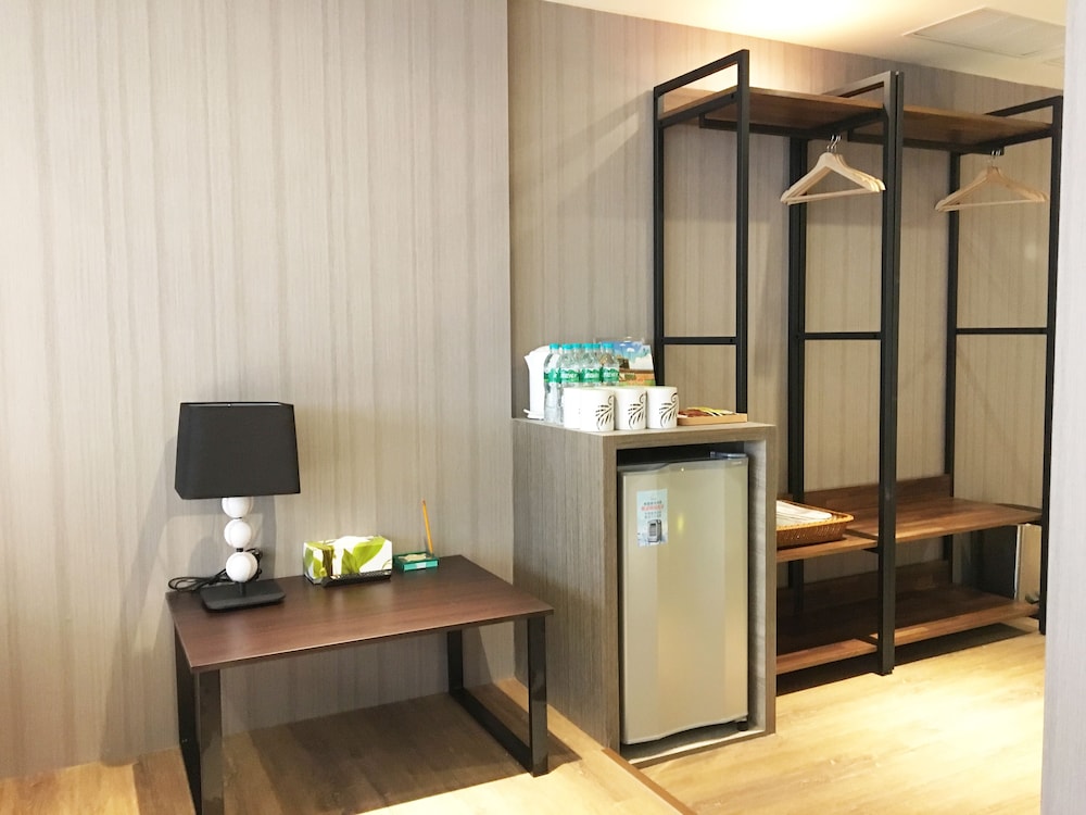 la hotel baseball theme hall