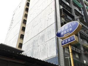 la hotel baseball theme hall