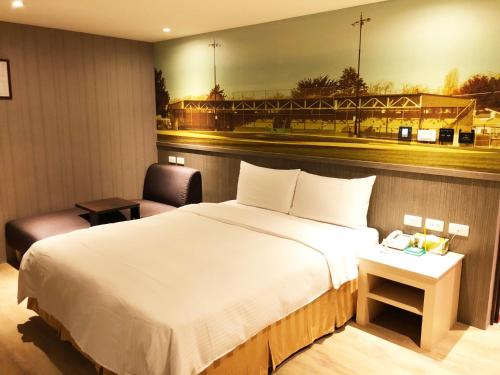 la hotel baseball theme hall