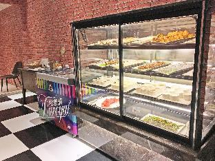 la hotel baseball theme hall